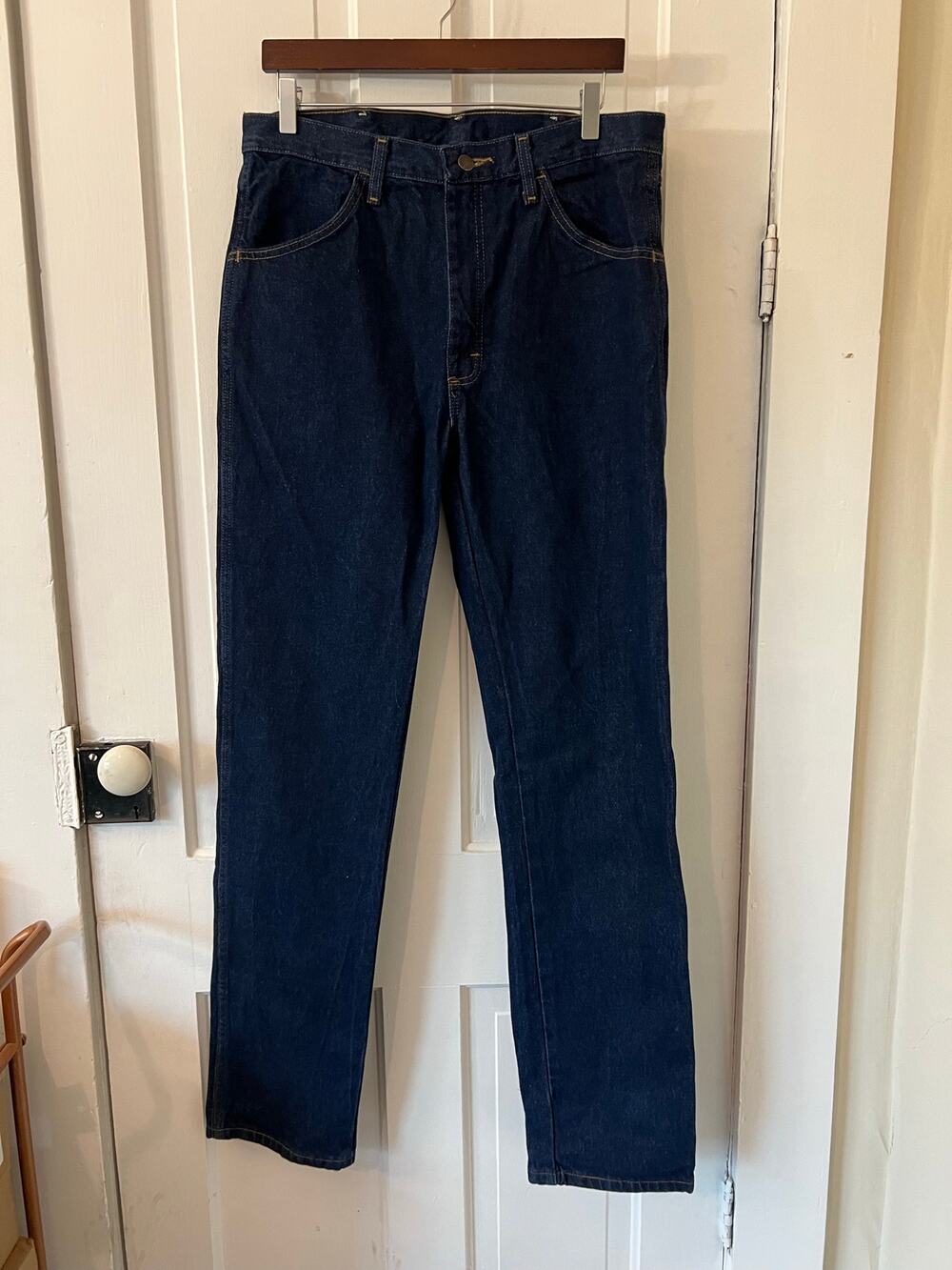 NWT Wrangler mens regular fit straight leg 34x34 dark wash jeans pants western